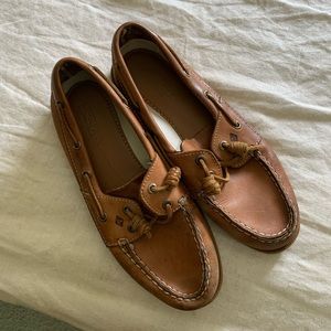 Brown sperrys boat shoes